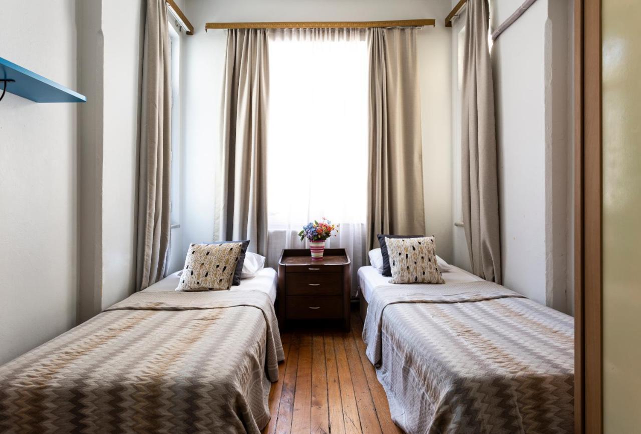 Apartment Spacious And Bright Three Bedroom By Happy Homes